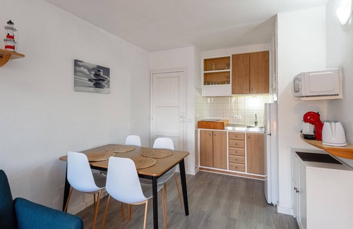 Arenal d'en Castell Appartement | Appartement avec 2 chambres · 4 lits · 1 canapé · 1 salle de bain