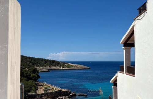 Portinatx Appartement | Apartment in A Hotel '5personas Vista Mar' with Sea View, Wi-Fi and Air Conditioning