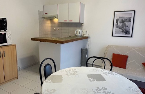Bedarieux (ornac) Appartement | Appartement F2 avec jardinet en rez-de-chaussée de chaussée, calme , 200 m cure