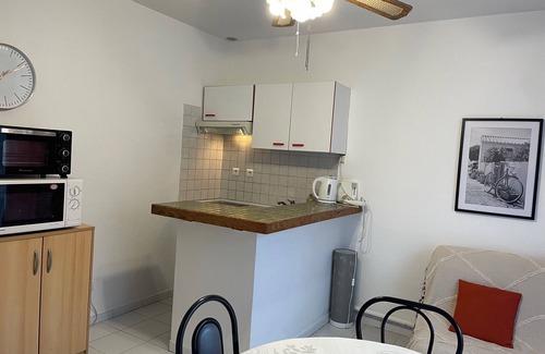 Bedarieux (ornac) Appartement | Appartement F2 avec jardinet en rez-de-chaussée de chaussée, calme , 200 m cure