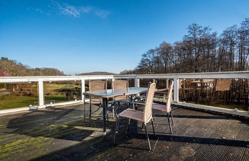 Buschvitz Appartement | Appartement "Falkenturm" avec vue sur le lac, terrasse privée et Wi-Fi