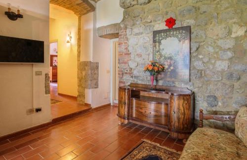 Monteriggioni Appartement | Apartment Fattoria Petraglia - Loggiato by Interhome