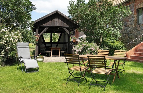 Temmen-Ringenwalde Appartement | Appartement 'Ferienwohnung Hof Luisenau Seeweide' avec jardin privé et Wi-Fi