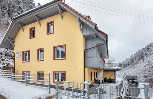 Neuenweg Appartement | Appartement 'Ferienwohnung Am Bach Nr 5' avec terrasse privée, jardin partagé et Wi-Fi