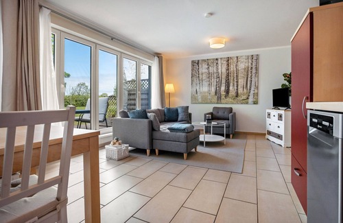 Ribnitz-Damgarten Appartement | Appartement 'Ferienwohnung Ostseezeit' avec terrasse privée, jardin partagé et Wi-Fi