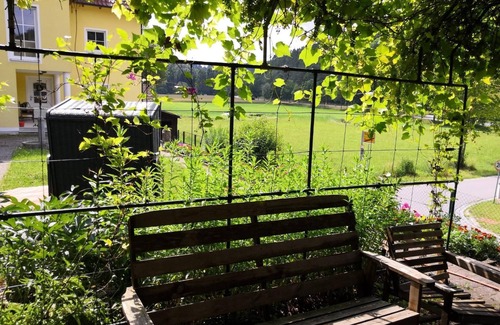 Deuerling Appartement | Appartement 'Ferienhaus Am Bach' avec terrasse privée et Wi-Fi