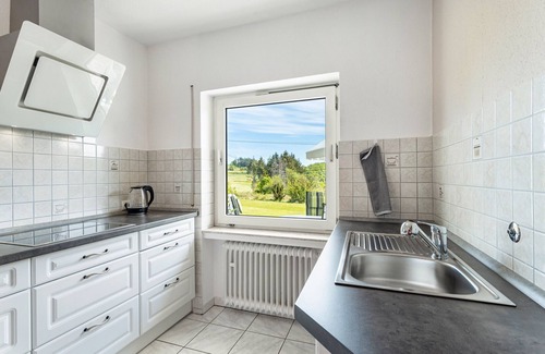 Meinerzhagen Appartement | Appartement 'Ferienwohnung, 109qm' avec terrasse et jardin privés
