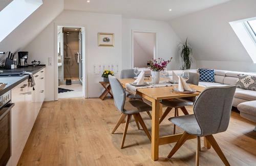 Kirchzarten Appartement | Appartement 'Ferienwohnung Kühn' avec vue sur les montagnes et Wi-Fi