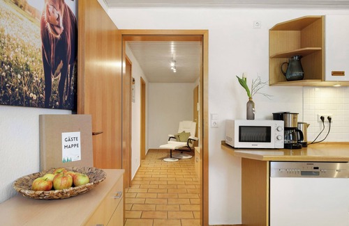 Kirchzarten Appartement | Appartement 'Ferienwohnung Zitrone' avec vue sur les montagnes, terrasse privée et Wi-Fi