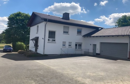 Bad Emstal Appartement | Apartment 'Ferienwohnung Wartehof' with Shared Garden and Wi-Fi