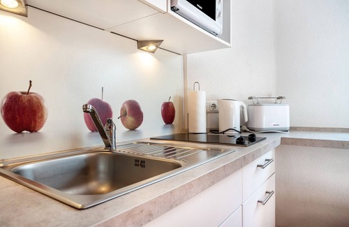 Stralsund Appartement | Appartement 'Ferienwohnung Bleichen 14' avec piscine partagée, jardin partagé et Wi-Fi