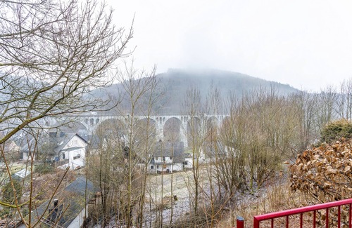 Willingen Appartement | Appartement 'Ferienwohnung Viadukt' avec vue sur les montagnes, terrasse privée et Wi-Fi