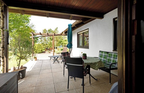 Morbach Appartement | Appartement 'Ferienwohnung Lindenallee' avec terrasse privée, jardin partagé