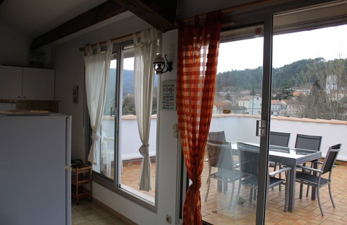 Lamalou-les-Bains Appartement | appartement confortable et ensoleillé avec grande terrasse et vue sur la montagn