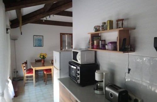 Lamalou-les-Bains Appartement | appartement confortable et ensoleillé avec grande terrasse et vue sur la montagn