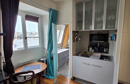 Les Iles Appartement | Charming studio in the heart of Île Saint Louis.