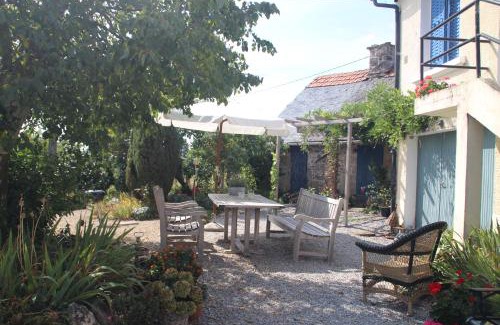 Soudaine-Lavinadiere Appartement | Apartment Fleur de Lys Bleue
