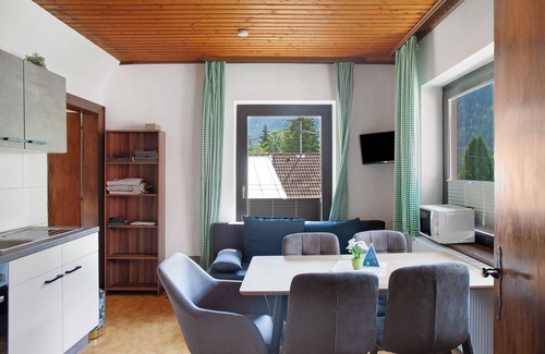 Stall Appartement | Appartement "Flying Hirsch" à Molltaler Appartements avec vue sur les montagnes, balcon et Wi-Fi