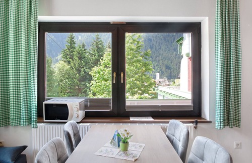 Stall Appartement | Appartement "Flying Hirsch" à Molltaler Appartements avec vue sur les montagnes, balcon et Wi-Fi