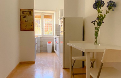 Quartiere XXII Collatino Appartement | Apartment for 4 in via Tiburtina, Wi-Fi, A / C