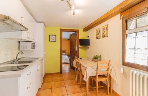 Senegue Maison | Apartment for Couples in the Pyrenees - Garden & Parking
