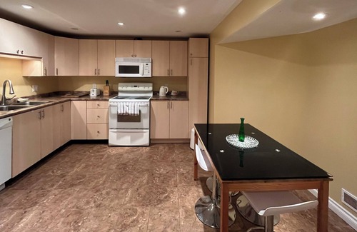 Port Weller West Appartement | Apartment for Family Vacation or Short Term Rental in St Catharines, Niagara