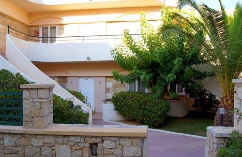 Adelianos Kampos Appartement | Appartement pour cinq personnes, piscine, près de la plage