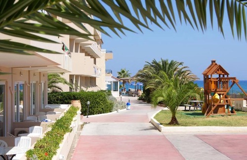 Adelianos Kampos Appartement | Appartement pour cinq personnes, piscine, près de la plage