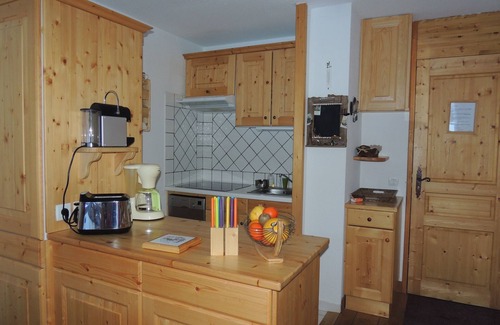 Les Avanchers-Valmorel Appartement | Appartement dans maison chalet situé à Valmorel hameau Planchamp,skis aux pieds