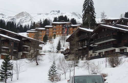 Les Avanchers-Valmorel Appartement | Appartement dans maison chalet situé à Valmorel hameau Planchamp,skis aux pieds