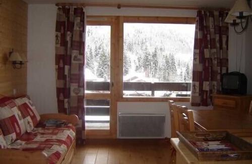 Les Avanchers-Valmorel Appartement | Appartement dans maison chalet situé à Valmorel hameau Planchamp,skis aux pieds