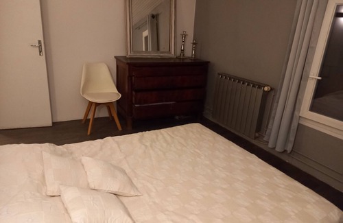 Merindol-les-Oliviers Appartement | Appartement avec belle terrasse clôturée, vu sur le Mont Ventoux et la piscine.