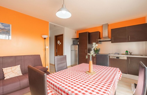 Saint-Simon-de-Bordes Appartement | Appartement 'Le Clos Du Champ De L'Amour - Marennes' avec piscine privée, Wi-Fi et climatisation