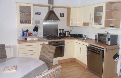 Saint-Vaast-la-Hougue Cottage | appartement sur le port de st vaast avec terrasse vue sur mer classé 3 étoiles