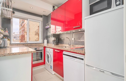 Torrenueva Appartement | Apartment 'Frente Al Mar Y A Pie De Playa' with Balcony, Wi-Fi and Air Conditioning