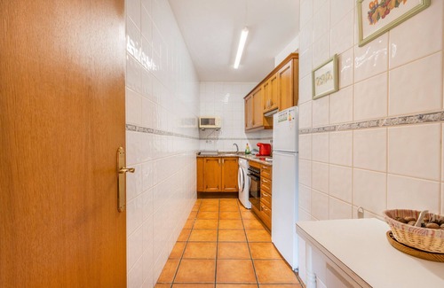 Sort Appartement | Apartment 'Garrota' with Mountain Views, Balcony, and Wi-Fi