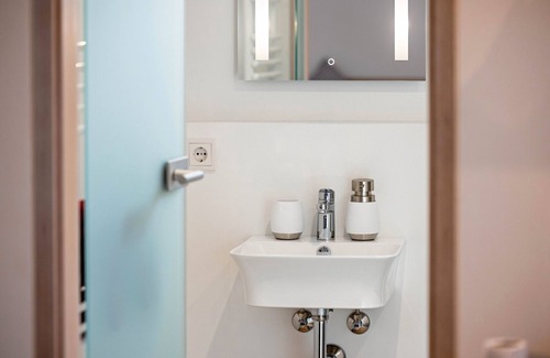 Reutlingen Appartement | Apartment 'Gemütlich Privat Zimmer' with Wi-Fi
