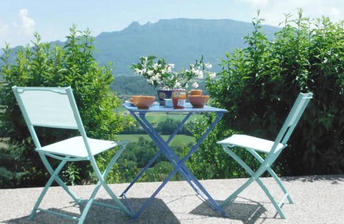 Parves et Nattages Appartement | Apartment 'Gite Encheminant' with Mountain View, Private Terrace and Wi-Fi