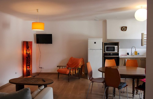 Arreau Appartement | Appartement 'Gîte Au Coeur D'Arreau' avec vue sur la montagne et balcon