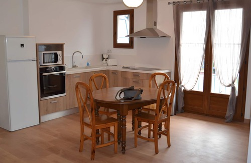 Arreau Appartement | Appartement 'Gîte Au Coeur D'Arreau' avec vue sur la montagne et balcon