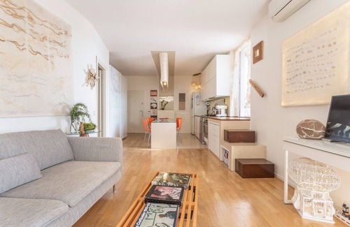 Ispra Appartement | Apartment 'Great Lake View Artist's' with Lake View, Private Terrace and Wi-Fi