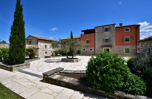 Vilanija Appartement | VERT ROMANTIQUE - MAISON AVEC PISCINE