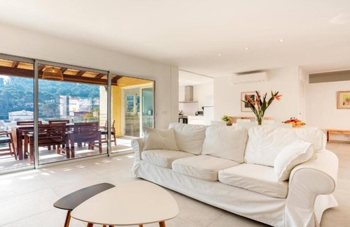 Cala San Vicente Appartement | Appartement "Guillem", avec vue sur la mer, jardin et Wi-Fi.