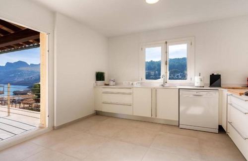 Cala San Vicente Appartement | Appartement "Guillem", avec vue sur la mer, jardin et Wi-Fi.
