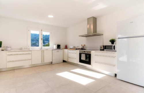 Cala San Vicente Appartement | Appartement "Guillem", avec vue sur la mer, jardin et Wi-Fi.
