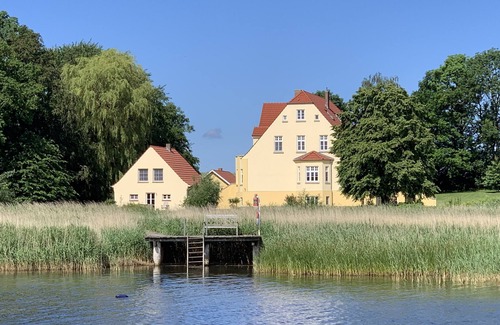 Grubnow Appartement | Appartement 'Gut Grubnow Rügen - Ferienwohnung 7' avec vue sur lac, jardin partagé et Wi-Fi