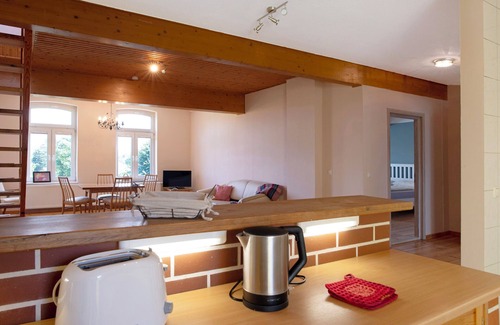 Neukloster Appartement | Appartement 'Gutshaus Am Teich' avec terrasse partagée, jardin partagé et Wi-Fi