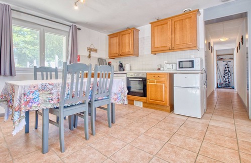Bergerac Appartement | Apartment 'Hare' with Shared Pool, Wi-Fi and Air Conditioning