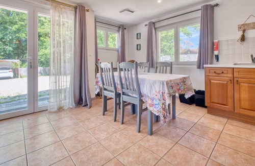 Bergerac Appartement | Apartment 'Hare' with Shared Pool, Wi-Fi and Air Conditioning