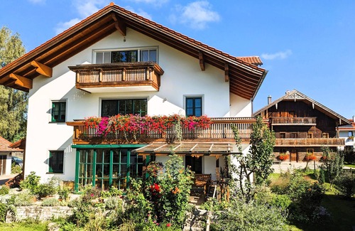 Saaldorf-Surheim Appartement | Ferienwohnung "Haunsberg"; 55 qm mit 1 separatem Schlafzimmer